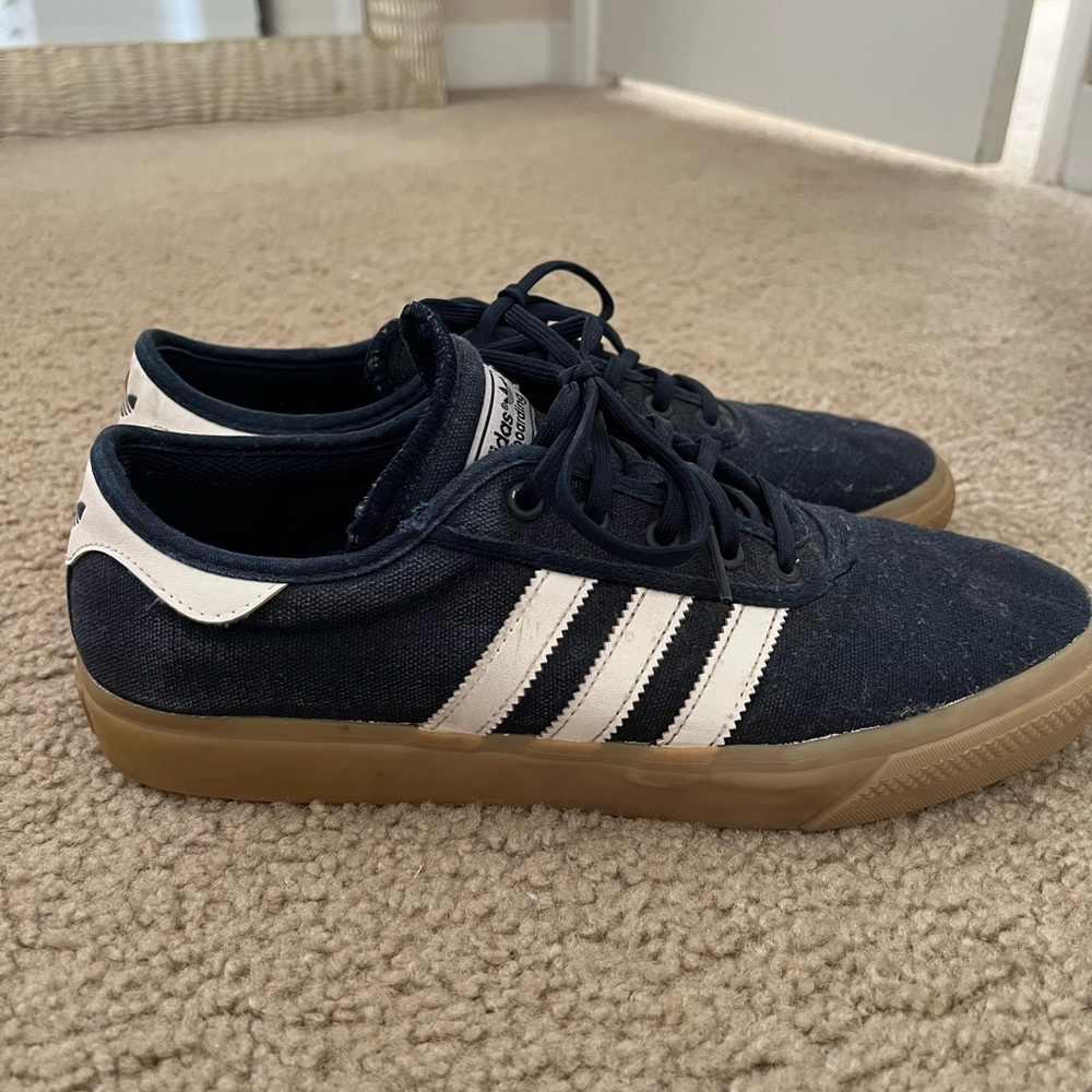 Adidas blue skateboarding shoes